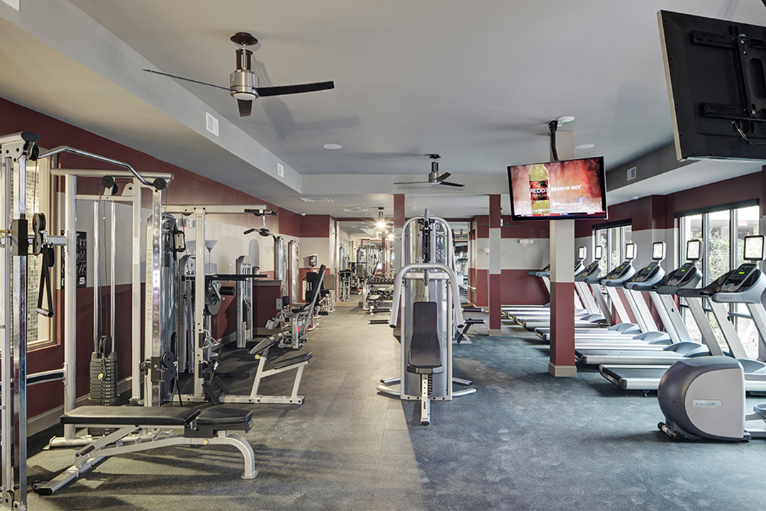 multifamily-fitness-center-interior-design-trends-forgiving-lighting multifamily-fitness-center-interior-design-trends-forgiving-lighting