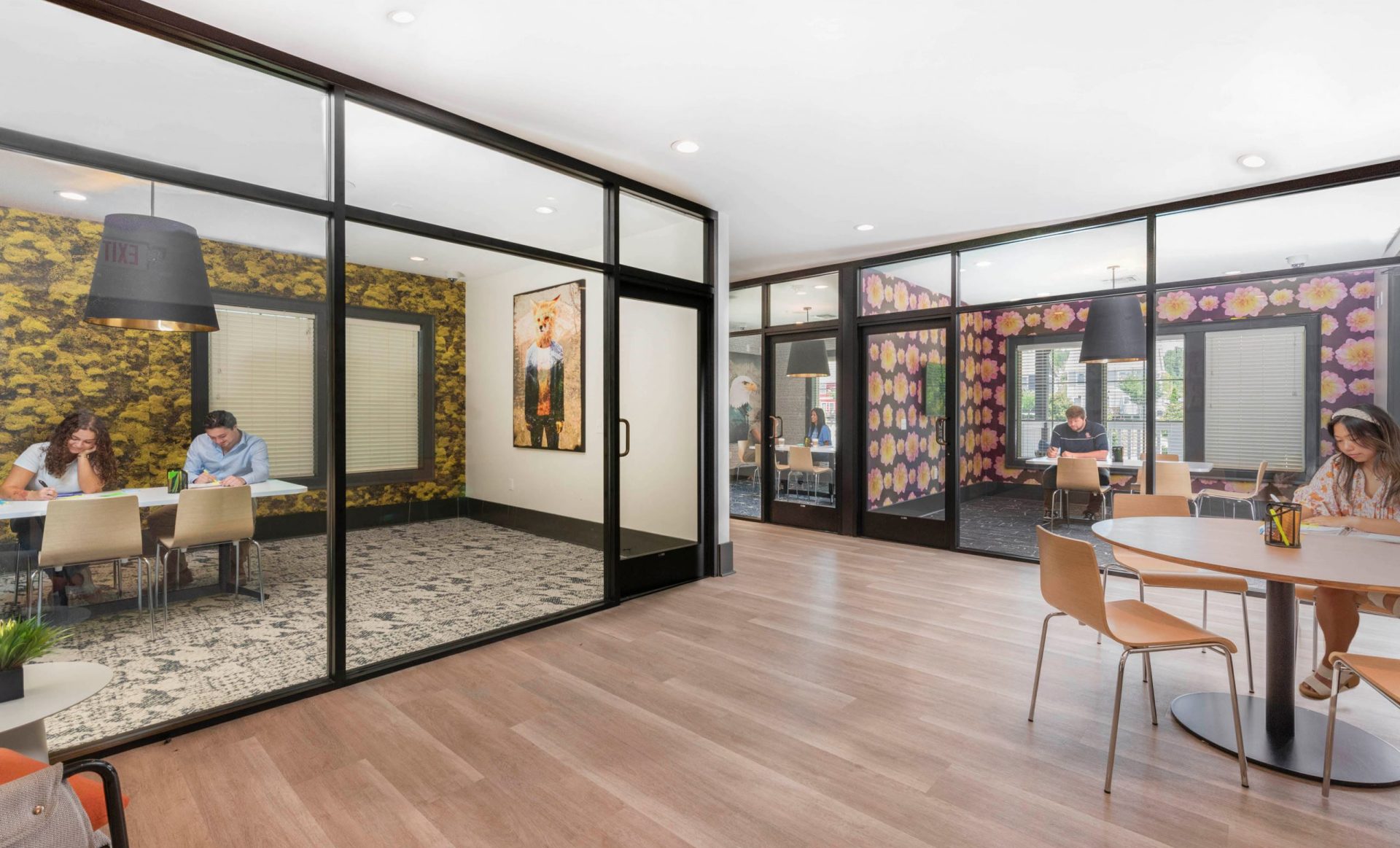 7 College Town Oxford Study Rooms w Students  146